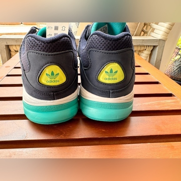 The adidas Men’s Navy Yung-96 Chasm With Neon Accents Sneakers US 10.5 - Picture 6 of 13